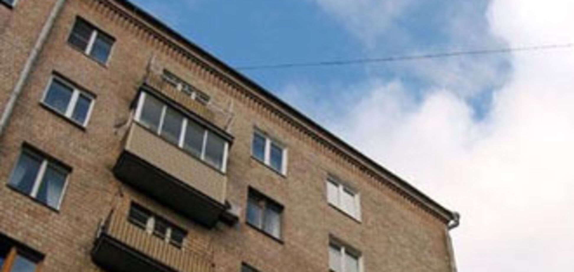 У Хмельницькому п'яна дівчина випала з 8-го поверху