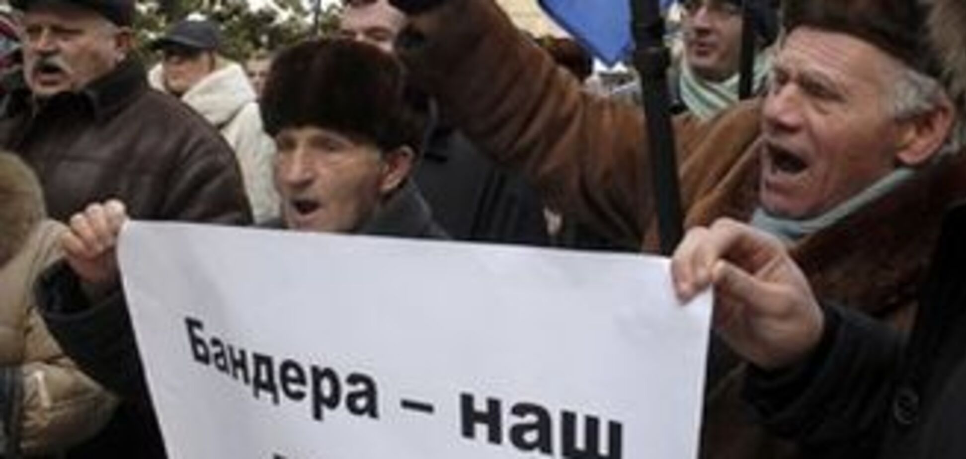 Більше половини українців - за позбавлення Бандери звання Героя