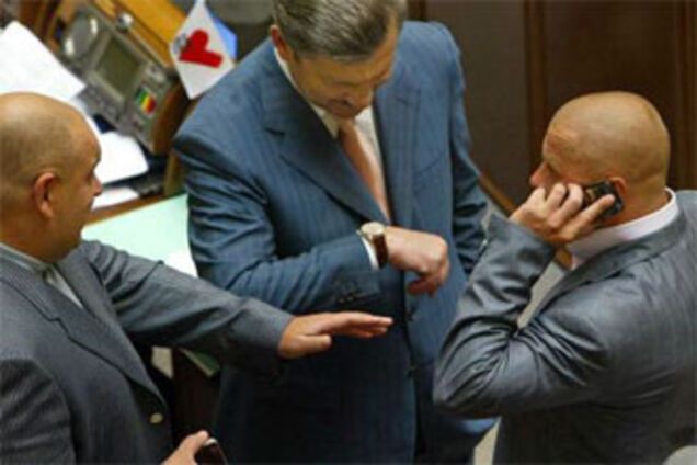 УНП проти 'депутатської' коаліції