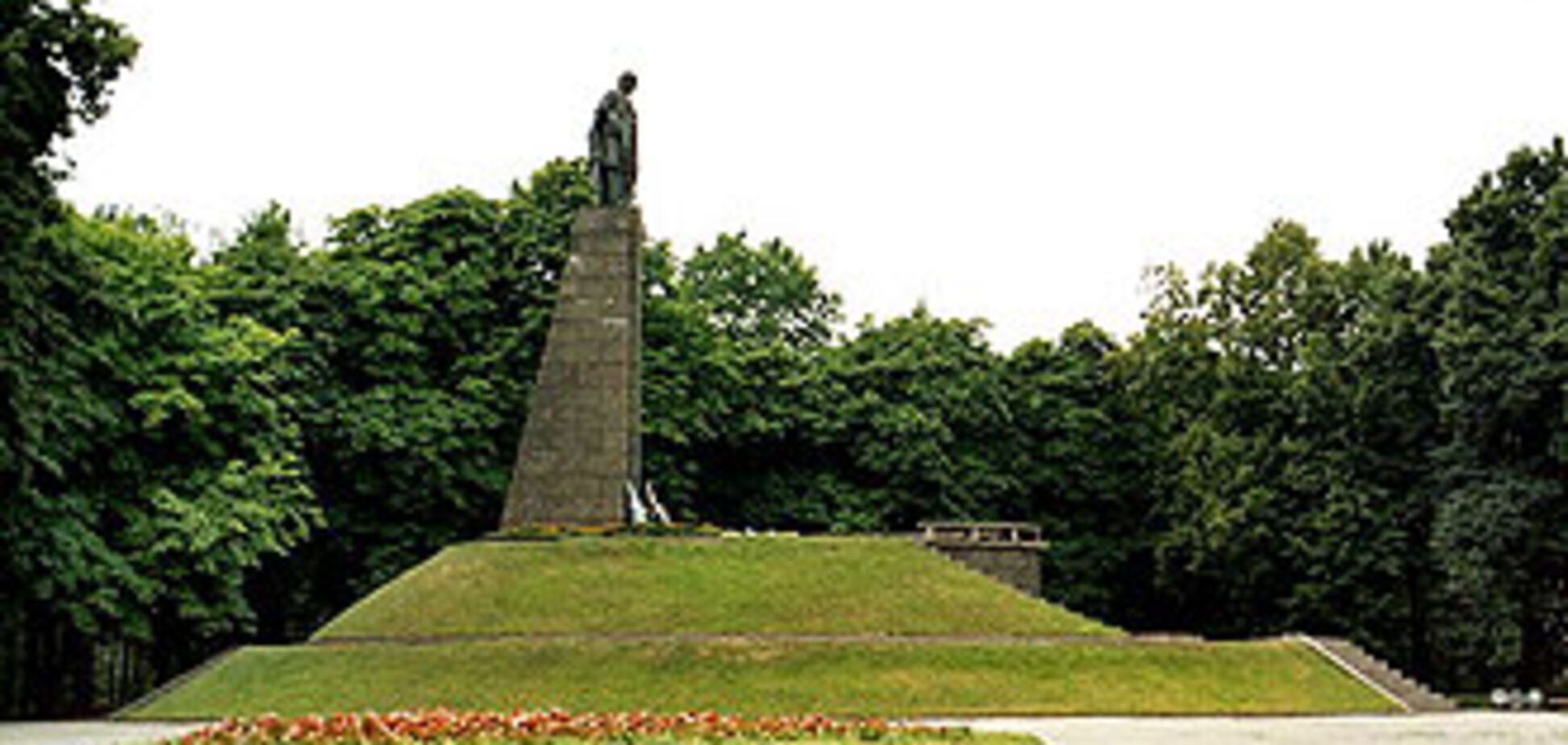 Янукович поклонится Шевченко