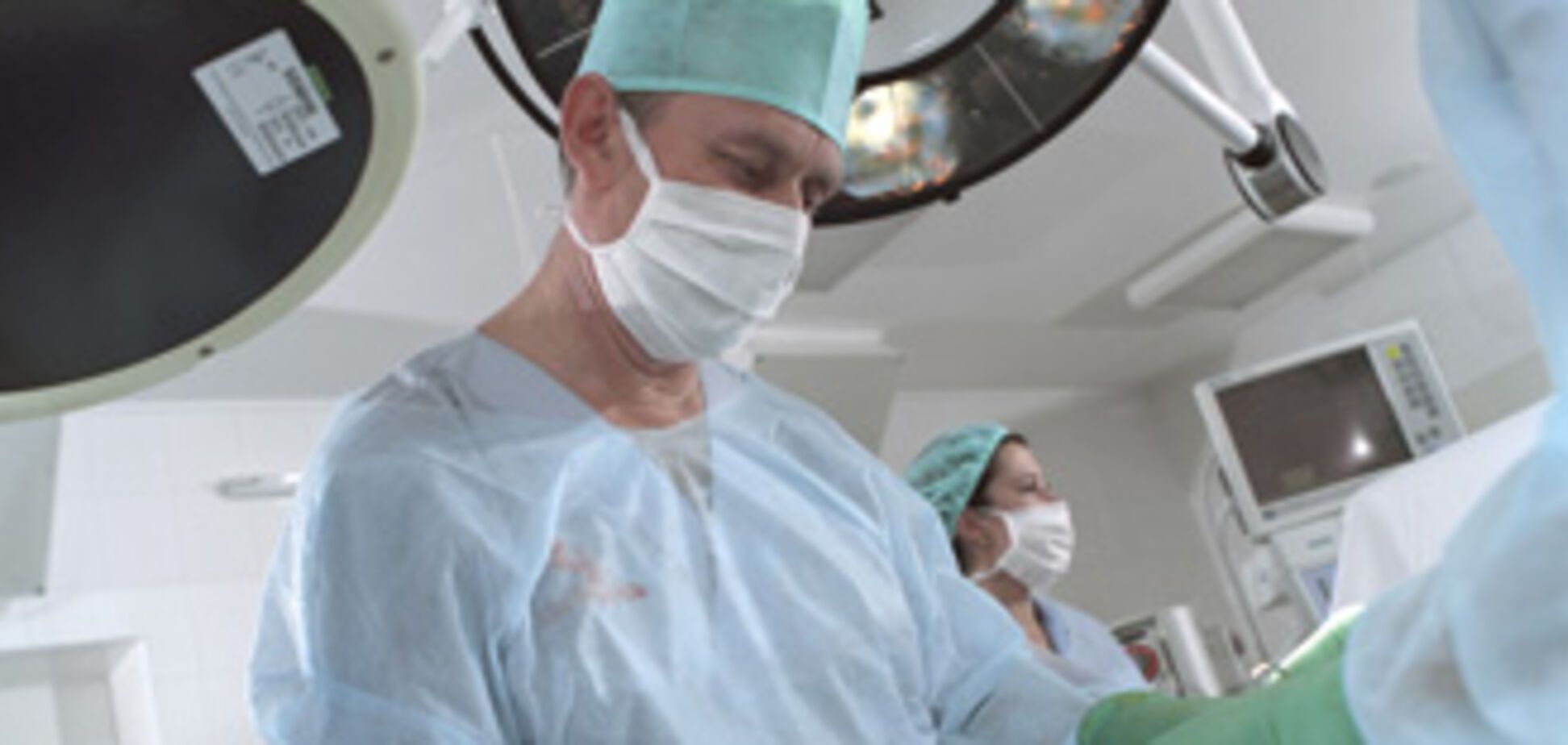 Врачи подрались во время родов, ребенок погиб