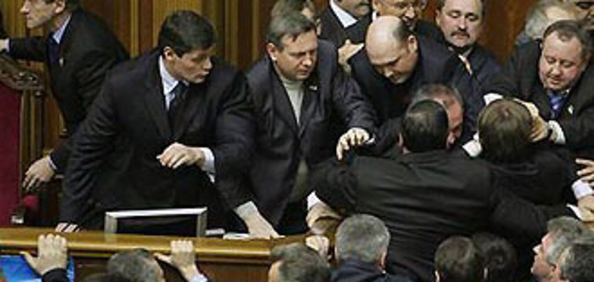 Томенко пропонує скоротити кількість депутатів до 300