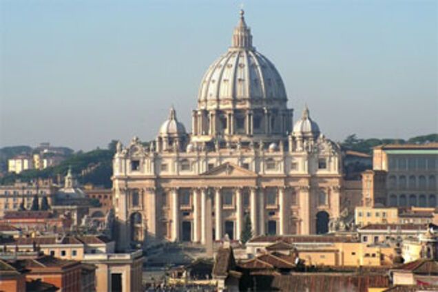 Гей-скандалы в церкви добрались до Ватикана
