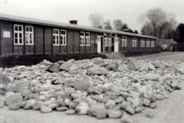 Неизвестные осквернили стены бывшего нацистского концлагеря