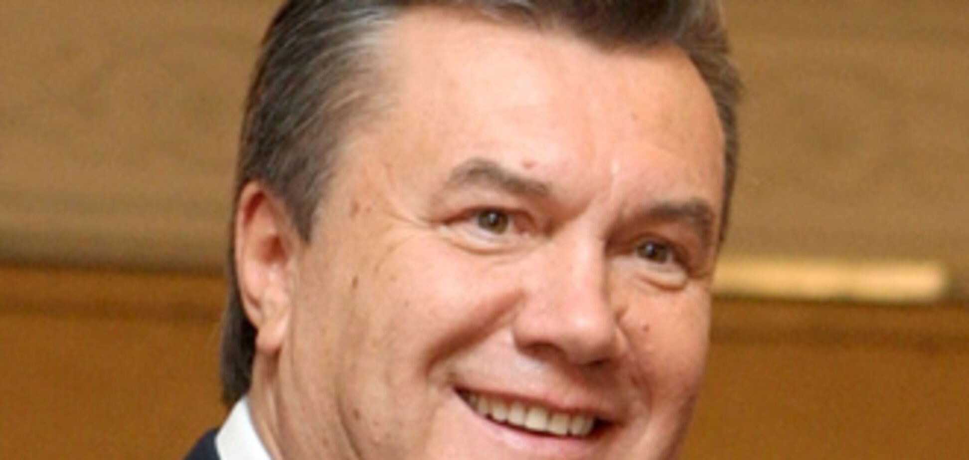 Янукович поздравил женщин с 8 Марта