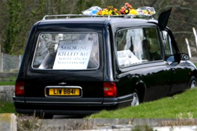 Покойник призывает всех бросит курить! ФОТО