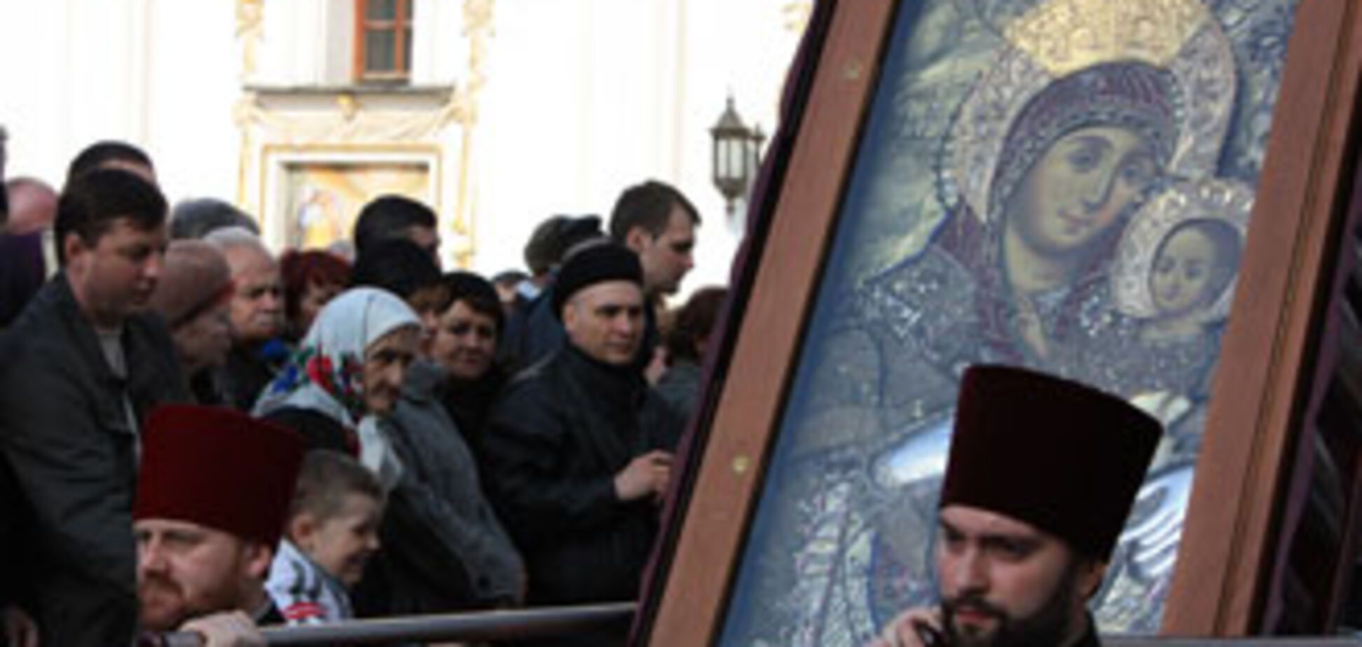 Посмішку Божої Матері побачили більше 40 тисяч віруючих