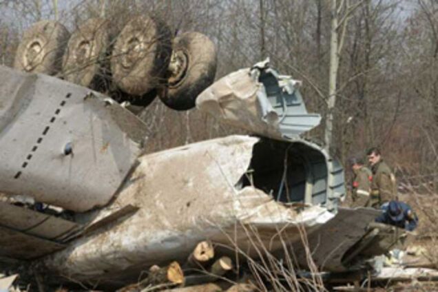 Нові фото з місця падіння польського Ту-154