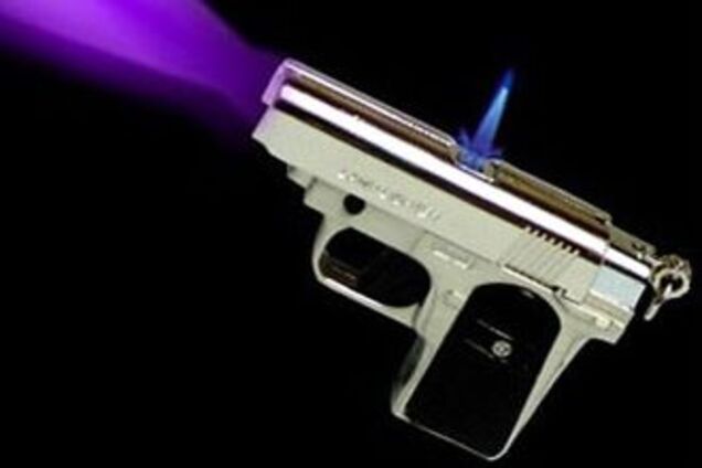 В Киеве грабили посетителей кафе, угрожая зажигалкой