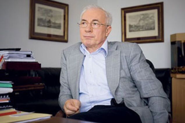 Азаров задекларировал 304 тысячи дохода