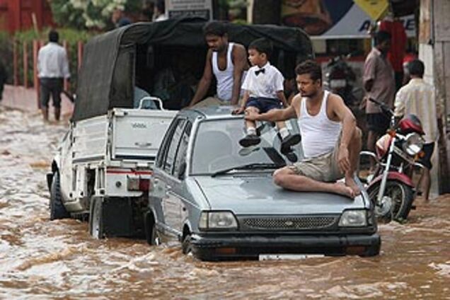 В Индии мощный циклон унес 114 жизней