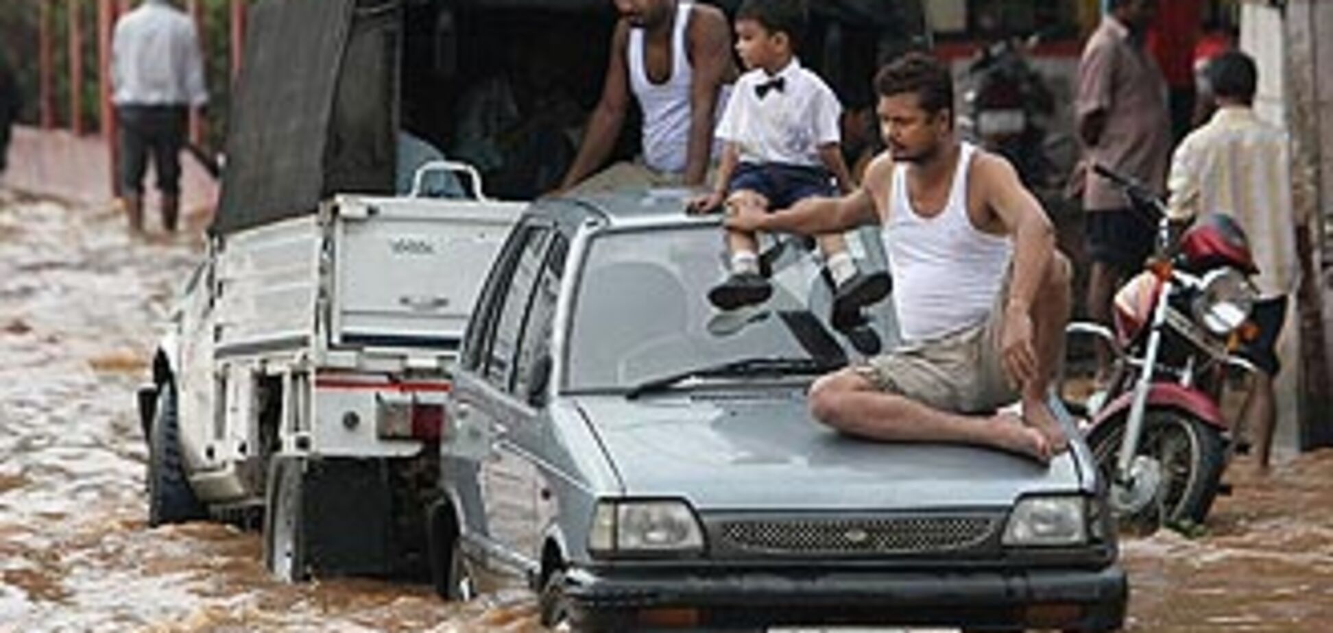 В Индии мощный циклон унес 114 жизней