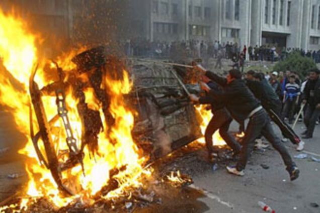 Погроми в Киргизії: Російські, забирайтеся!