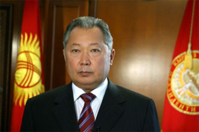 Президент Киргизії пішов у відставку