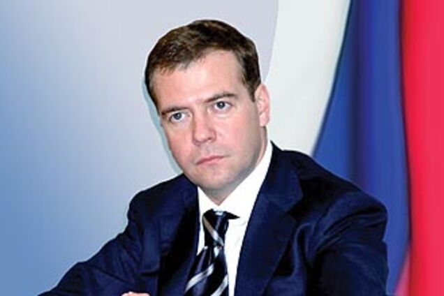 Медведев хочет срочно встретиться с Януковичем