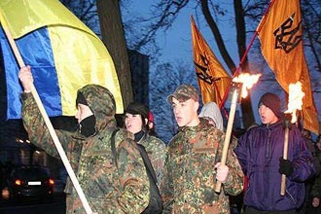 На Хрещатику спалили прапори Росії, Польщі та Ізраїлю