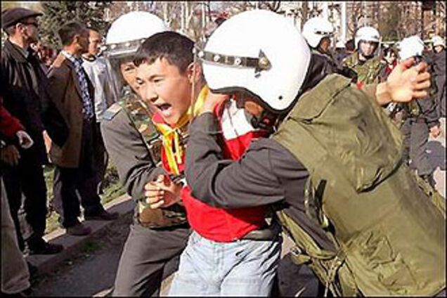 Стронники Бакієва в Киргизстані захопили телебачення