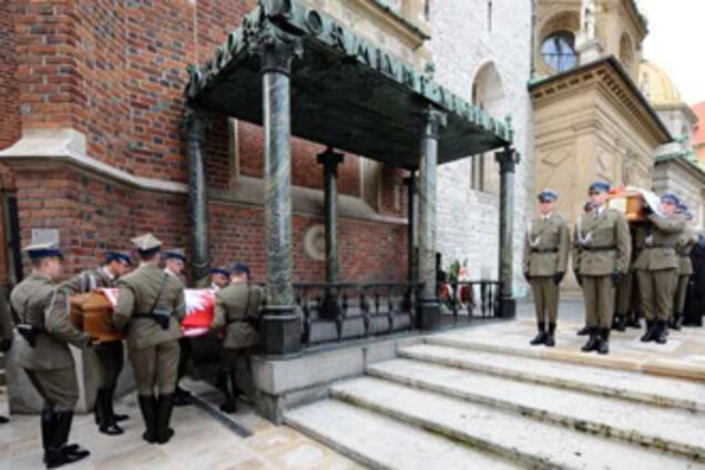 Польша похоронила президента и его супругу