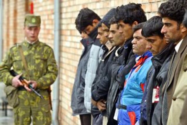 'Товарняк' с 500 нелегалами сошел с рельсов