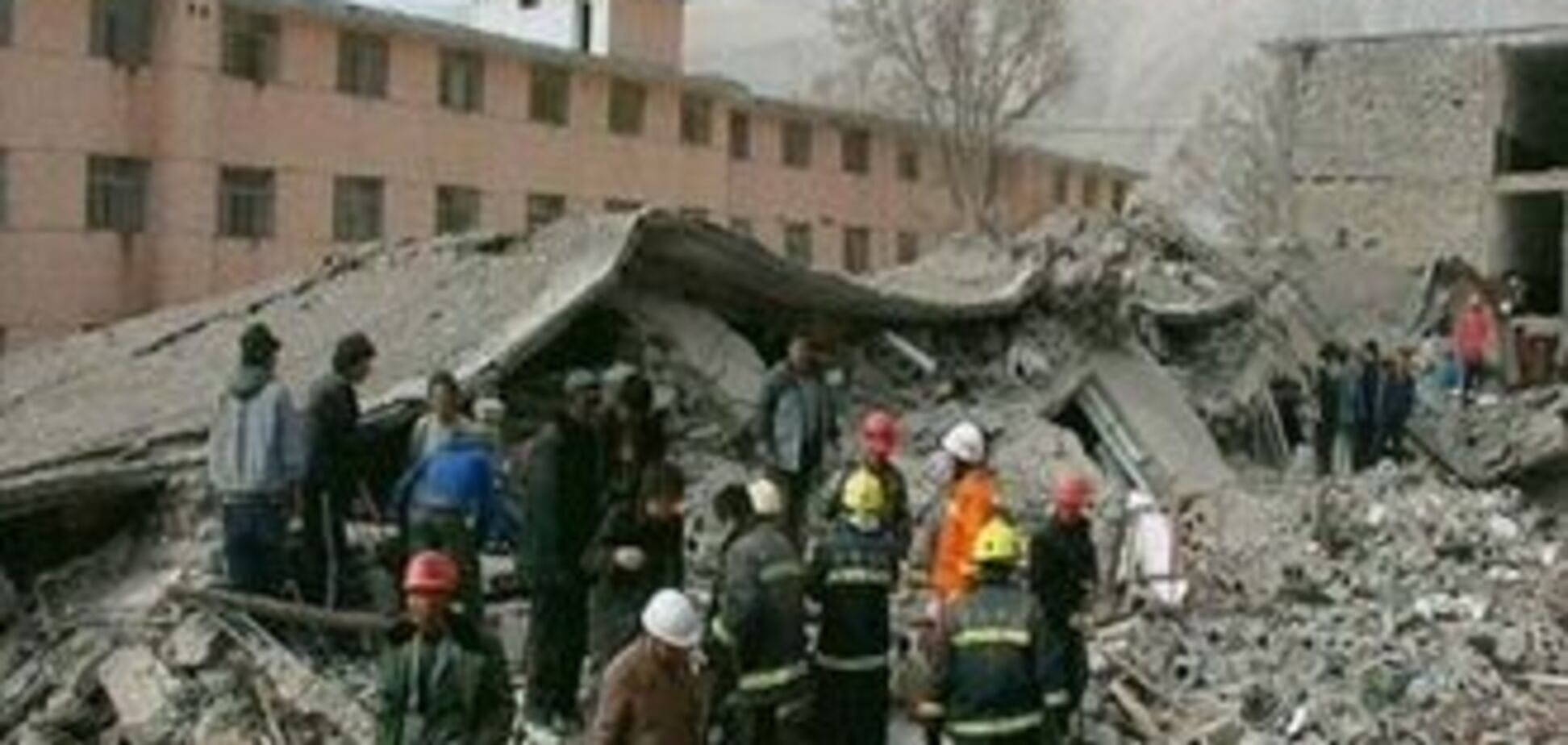 Число жертв землетрясения в Китае превысило 1700 человек