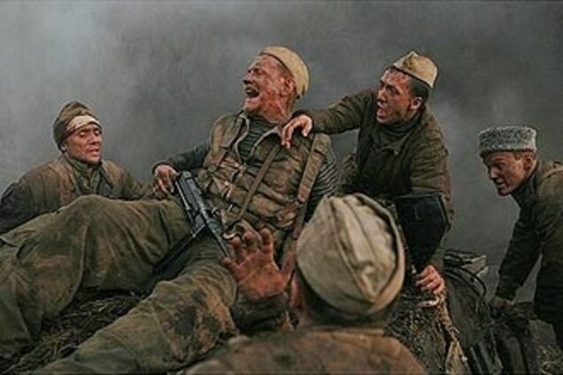 Министры во главе с Азаровым сходили в кино