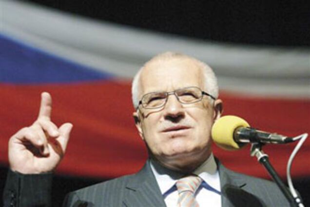 Чехия: Лидеры ЕС были обязаны проститься с Качиньским