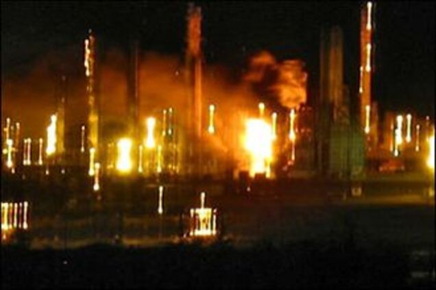 Пожар на нефтеперерабатывающем заводе унес жизни троих людей