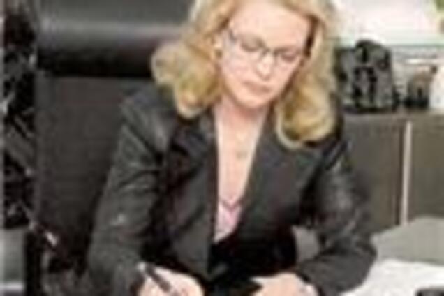 Бізнесвумен на роль грабіжників вибрала оперативників