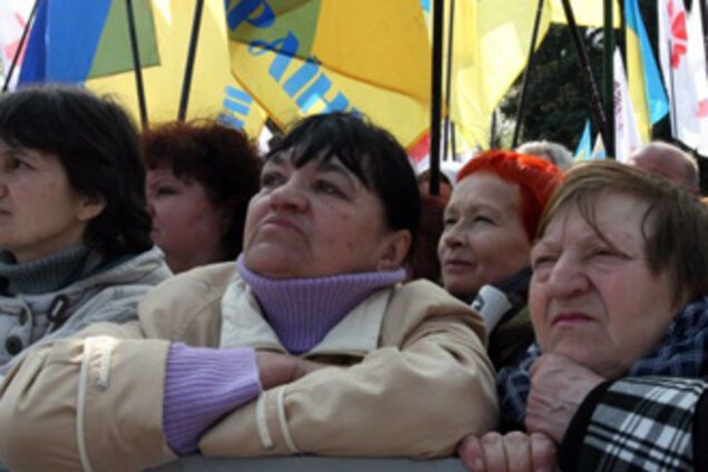 Тимошенко платить мітингувальникам 12 грн на годину
