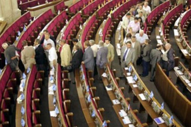 В Раде сегодня будет жарко – а под парламентом уже драки