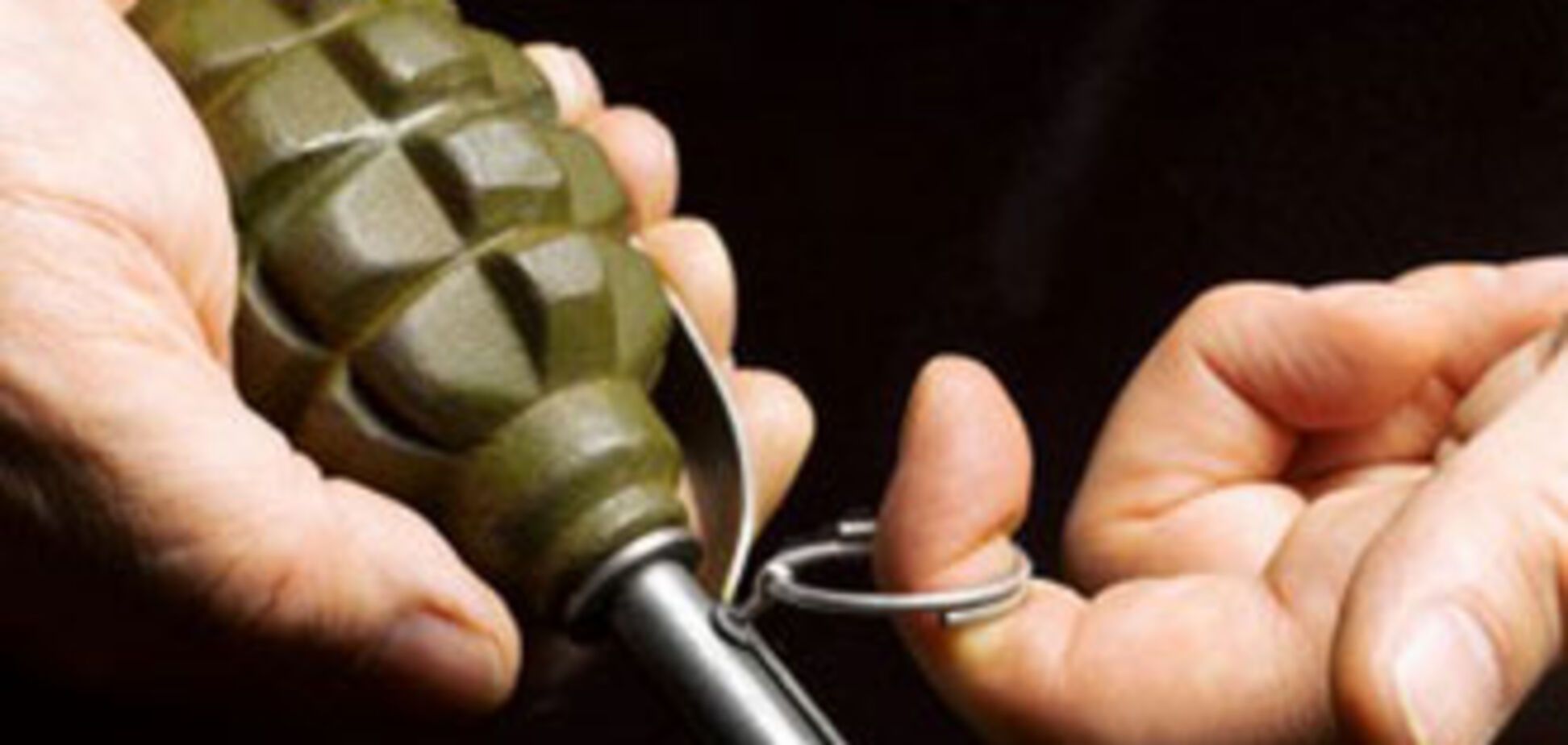 Мужчина с гранатой захватил здание прокуратуры в России