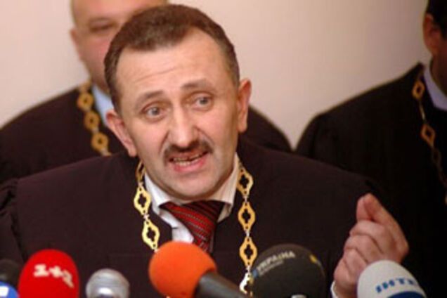 Суд продовжив арешт судді Зварича
