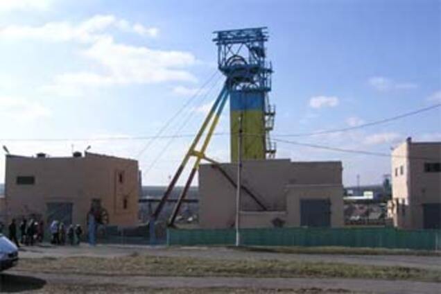 У Китаї із затопленої шахти врятували вже більше сотні людей