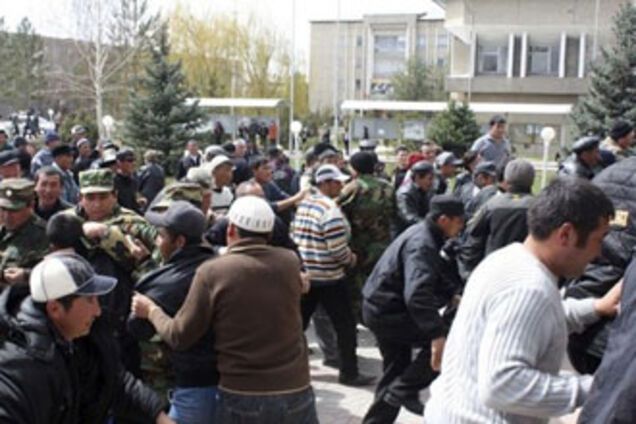 ЄС і ООН запропонували допомогу Киргизстану