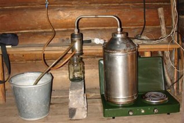 Милиция задержала машину с полусотней литров самогона