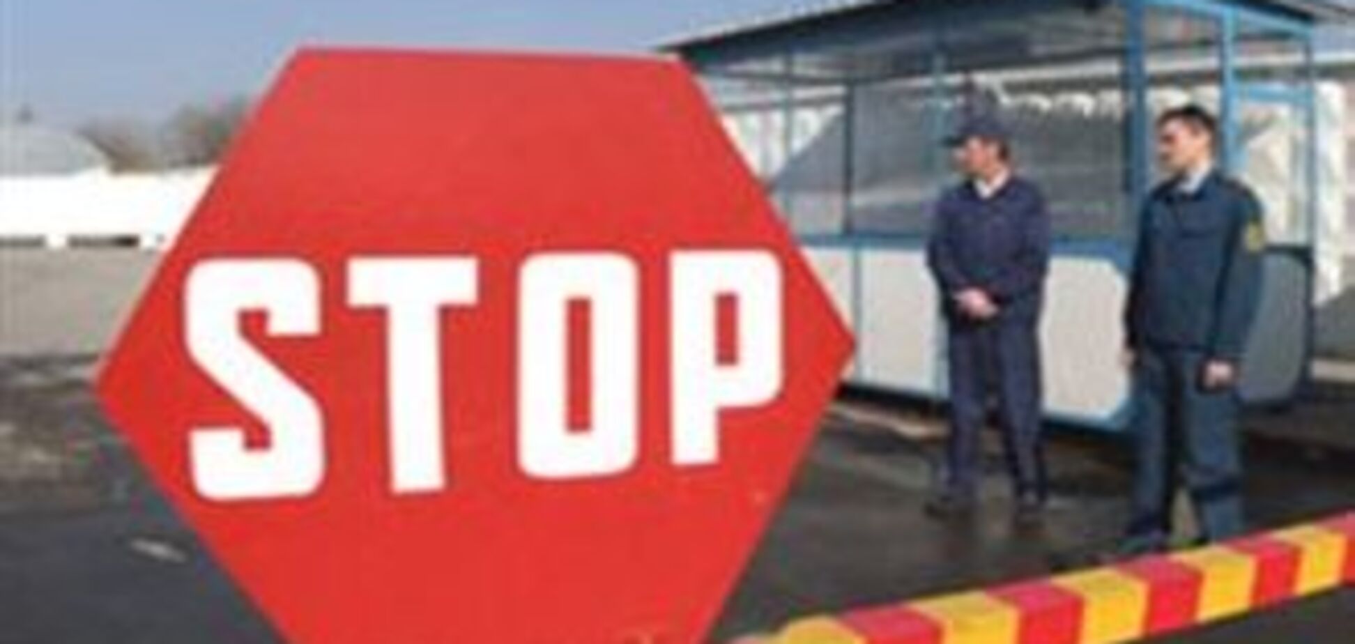 Митниця затримала вантажівку, повний контрабандної косметики