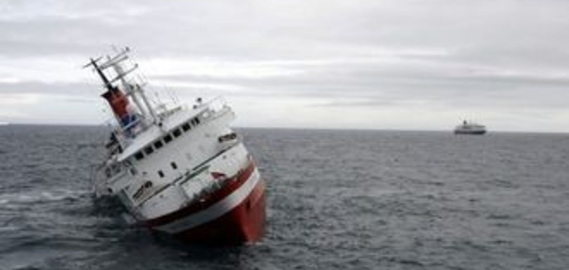 На Дніпрі під Кременчуком затонув теплохід