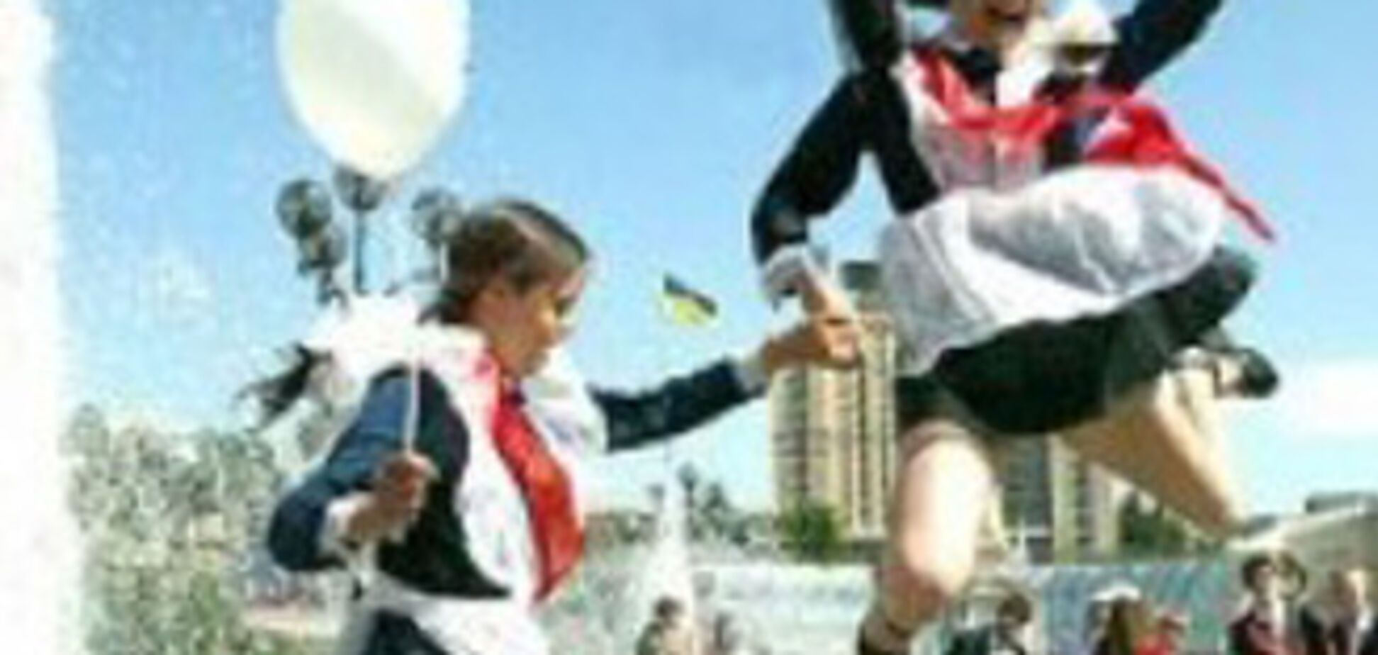 Сегодня школьники Украины услышат последний звонок