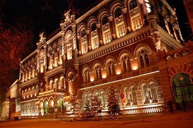 Янукович приказал НБУ удешевить кредиты