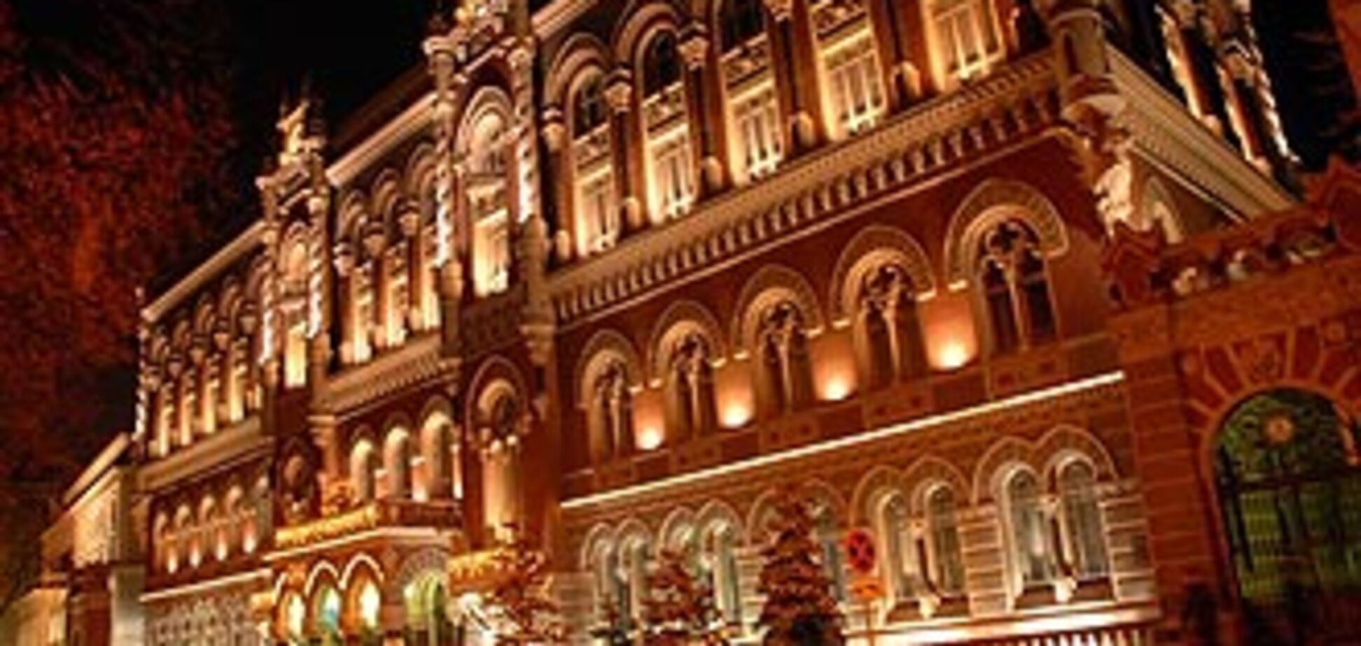 Янукович приказал НБУ удешевить кредиты