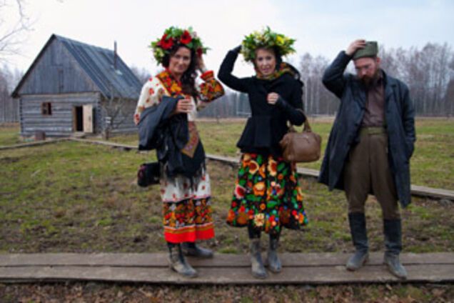 Ксения Собчак отправились в деревню к миллионеру