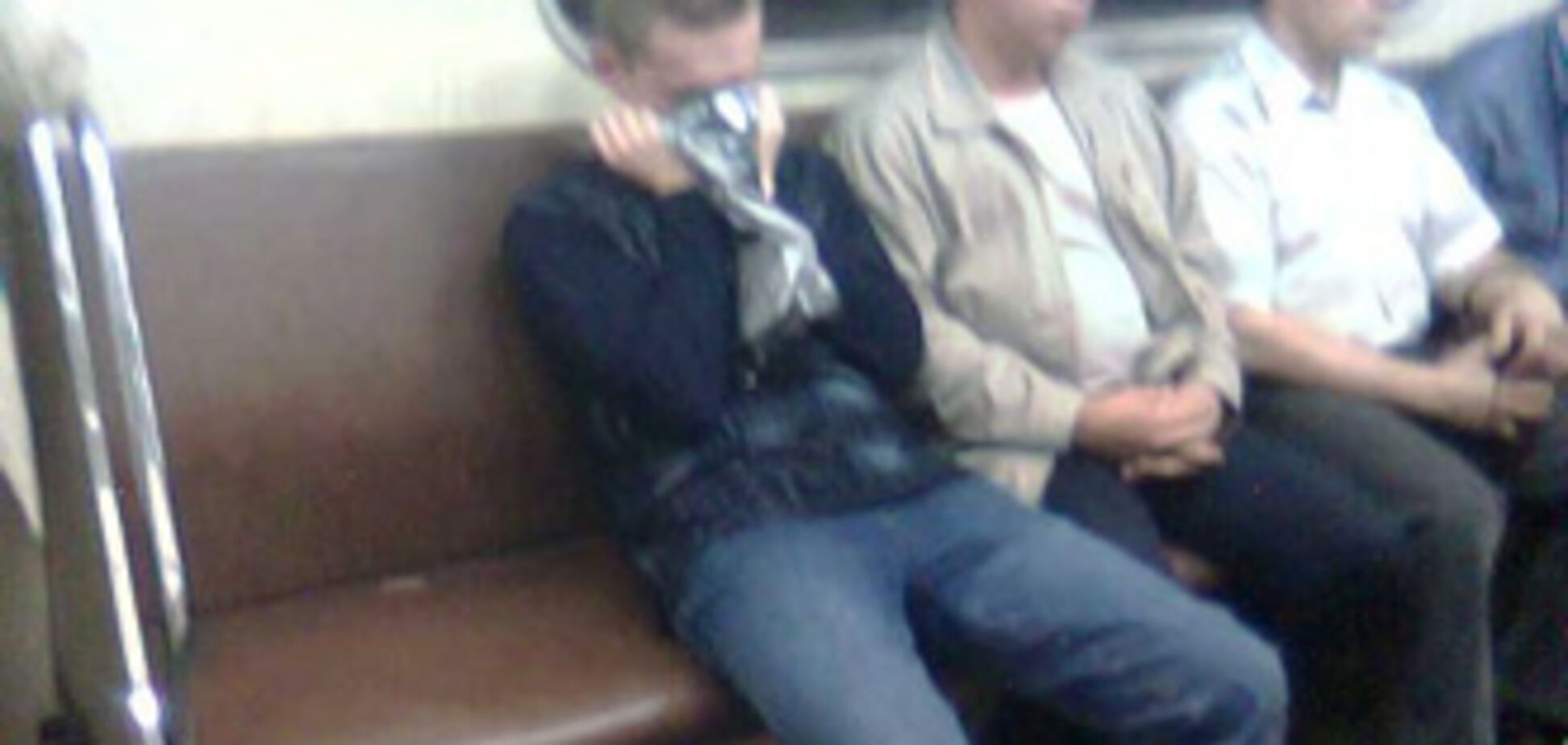 Хлопець зарізав свого брата, перенюхати клею