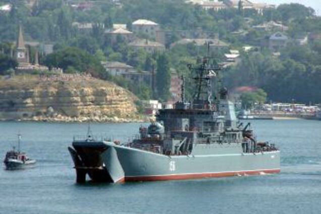 Військовий корабель ЧФ потопив український буксир