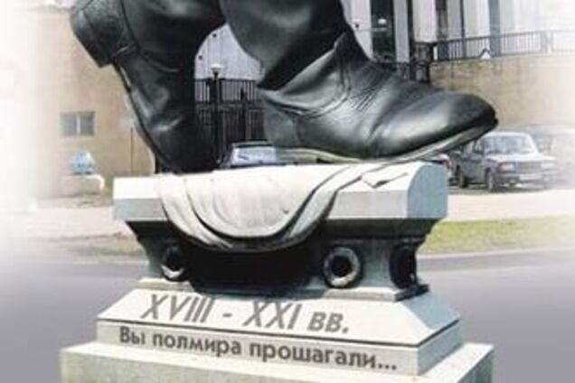 Творця кирзових чобіт увічнили в пам'ятнику