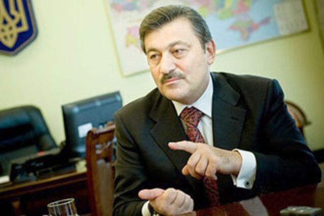 Кримський прем'єр виправдовується за російську Севастополь