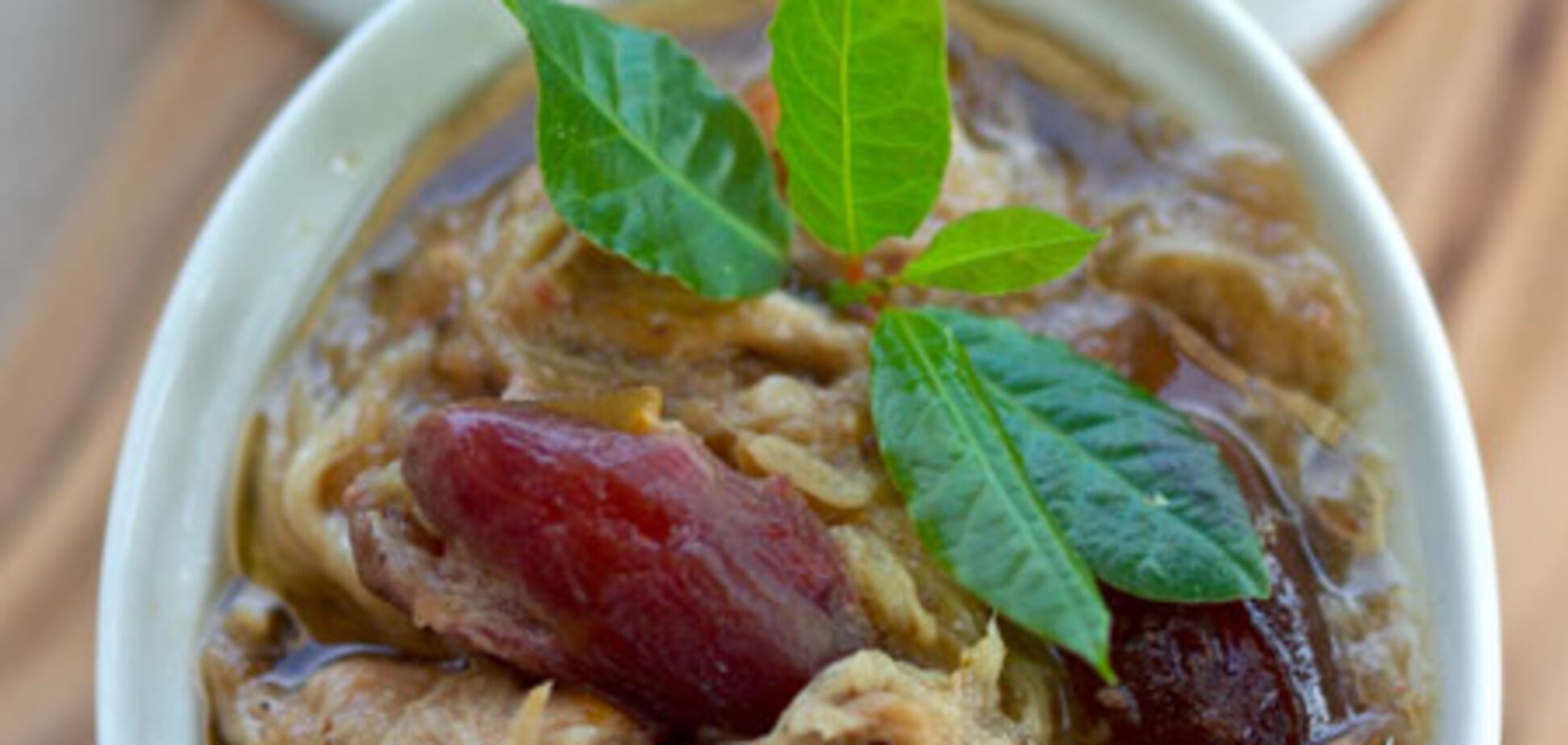 Кролик с финиками