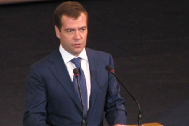 Медведєв: Плакатів Сталіна в Росії не буде