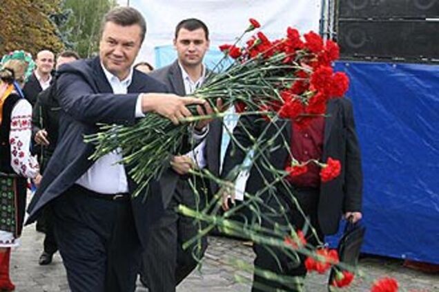 Янукович примет участие в празднествах 9 мая