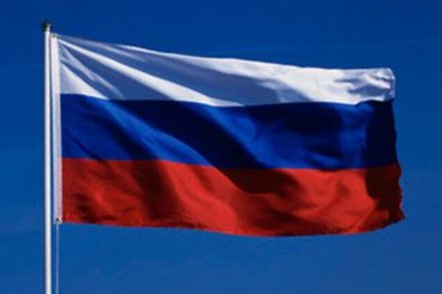 У Сімферополі роздавали російські прапори