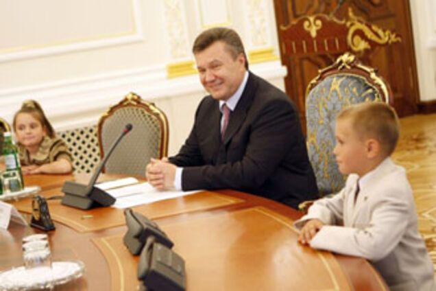 Луганский педагог написал детям песню про Януковича. ТЕКСТ